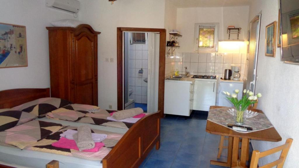 Studio In With Balcony, Air Conditioning, Wi-fi, Dishwasher * Weißenburg